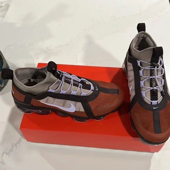 NEW WOMENS NIKE AIR VAPORMAX UTILITY Size 8 Cinnamon/Purple Agate-Burgundy Ash - Picture 13 of 17